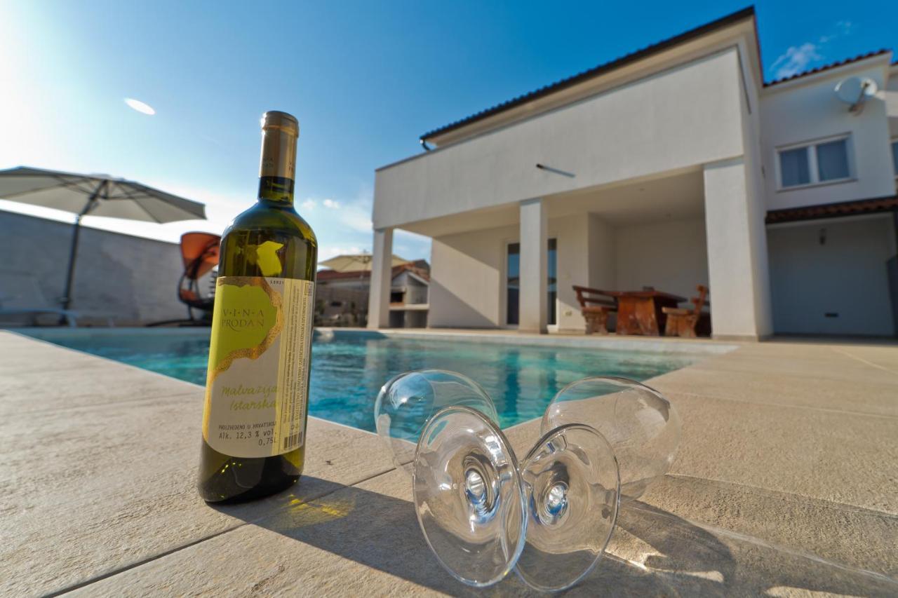 Villa Luka With Private Pool Near Pula Eksteriør billede